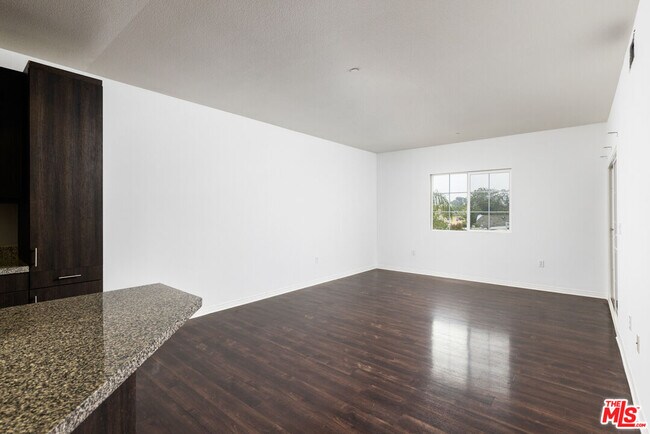 Building Photo - 1408 W Washington Blvd