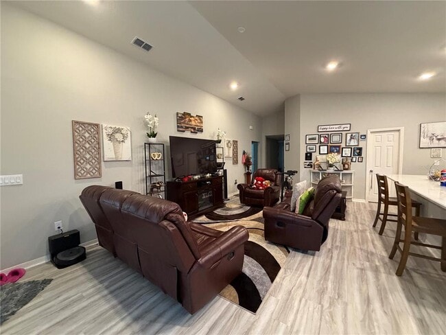 Building Photo - 1358 Cascade Dr