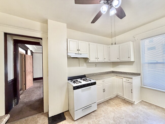 Foto del edificio - 551 S Main St