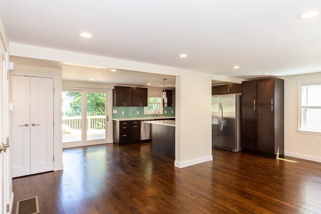 Building Photo - 77 Rock Glen Cir