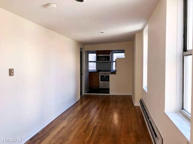 Building Photo - 482 Broadway