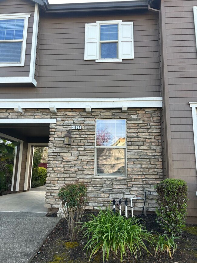 Foto del edificio - Great location- Granny unit available now