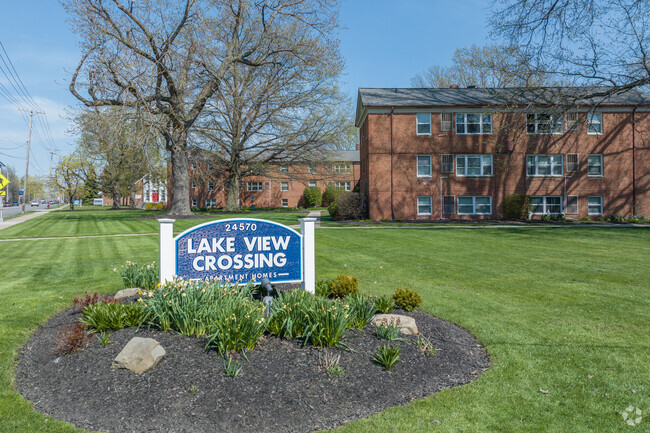 Building Photo - Lake View Crossing