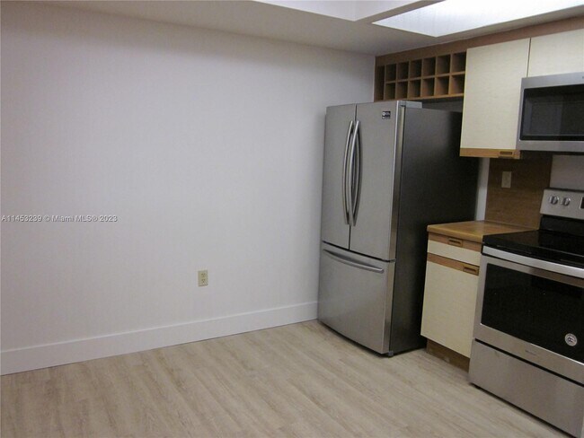 Building Photo - 8800 SW 123rd Ct