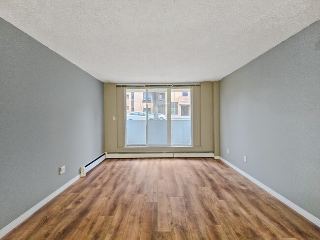 Building Photo - 1337-1313 13 Ave SW