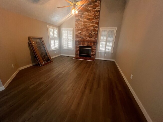 Foto del edificio - Wonderfully updated Waterman Highlands Home
