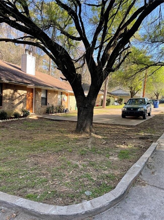Building Photo - 3005 B Manor Lane; Huntsville, TX