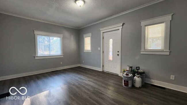 Building Photo - 516 W 2nd St