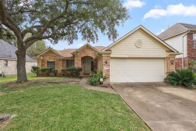 Foto del edificio - 17819 Scenic Oaks Dr