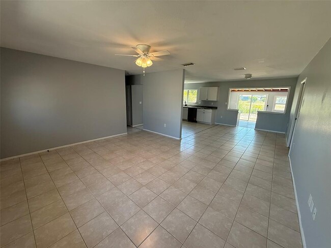 Building Photo - 3236 Montclair Cir