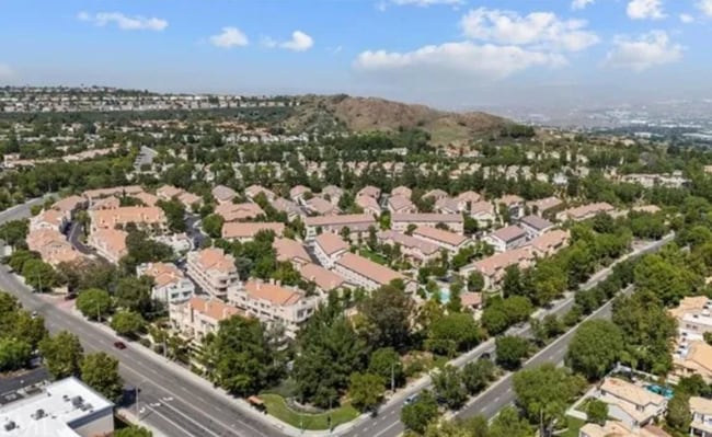 Foto del edificio - 25720 Armstrong Cir