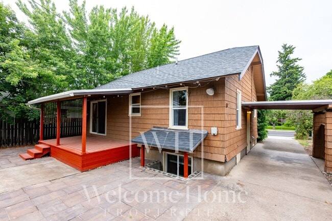 Building Photo - Charming 4-Bed Craftsman Near Downtown Walla Walla – Outstanding Outdoor Living!