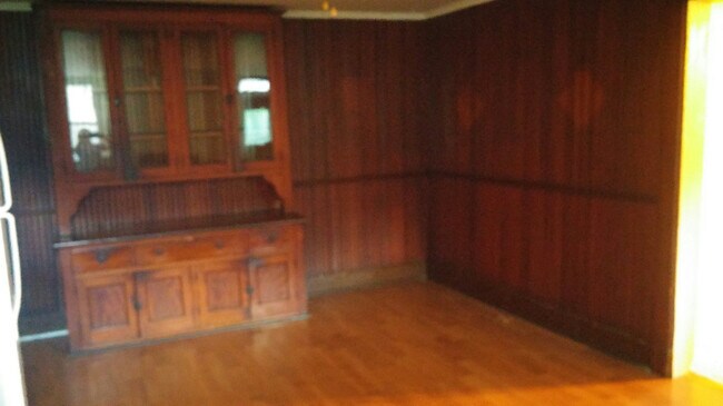 Building Photo - 27 Noster St