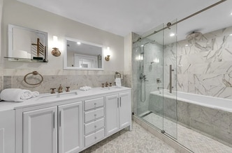 Building Photo - 32 E 74th St