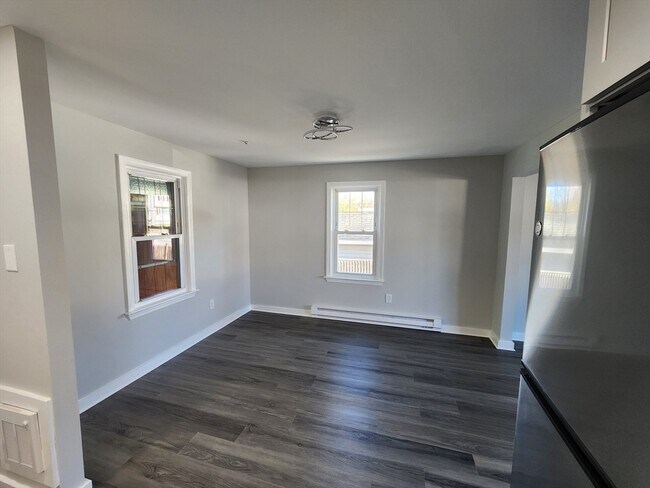 Foto del edificio - 11 Regina Rd