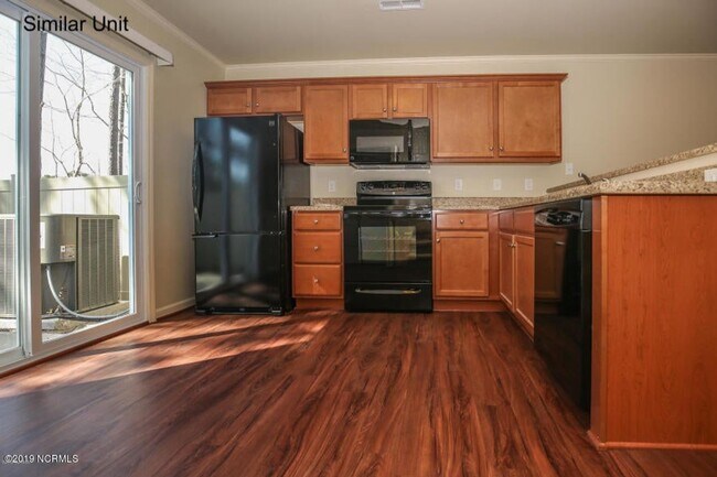 Foto del edificio - Townhome in Midway Park - Boyington Place!