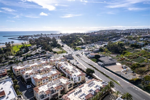 Foto del edificio - 3327 Doheny Way