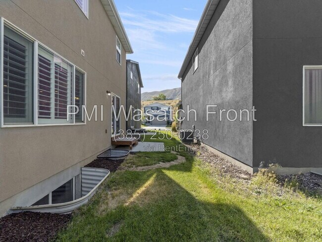 Building Photo - 589 W Life Dr