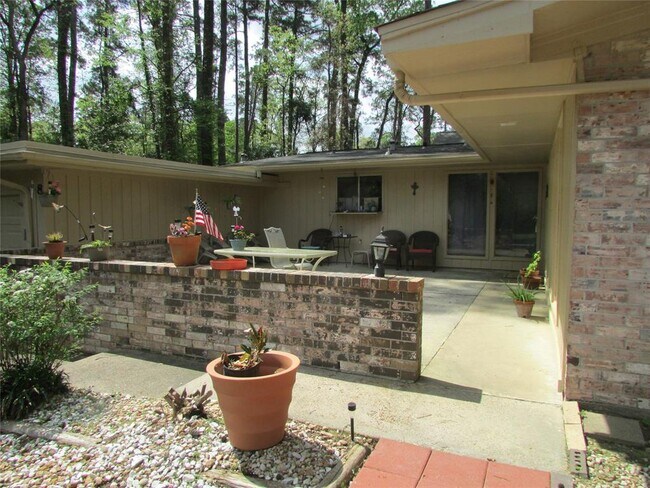 Building Photo - 8 Hanover Ln