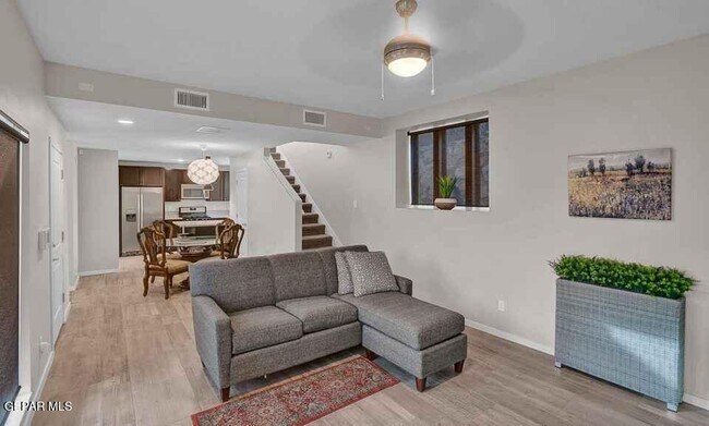 Foto del edificio - 4016 Camelot Heights Dr