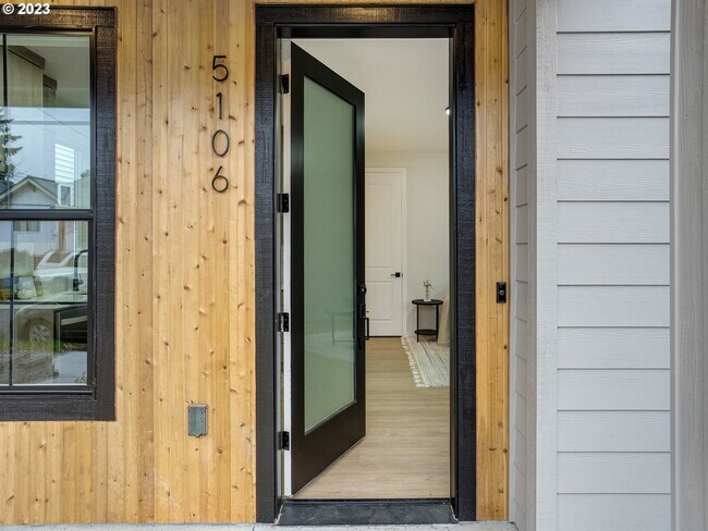 Foto del edificio - 5106 NE 24th Ave