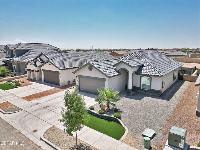 Foto del edificio - 13416 Cinderford Ave