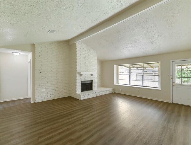 Building Photo - 17022 Bougainvilla Ln