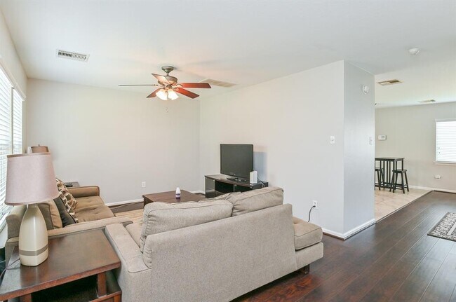 Building Photo - 6315 Settlers Square Ln