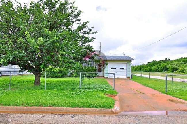 Foto del edificio - 3 Bedroom With Fresh Updates!