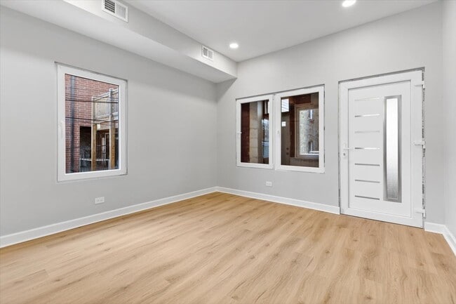 Building Photo - 3751 N Clifton Ave