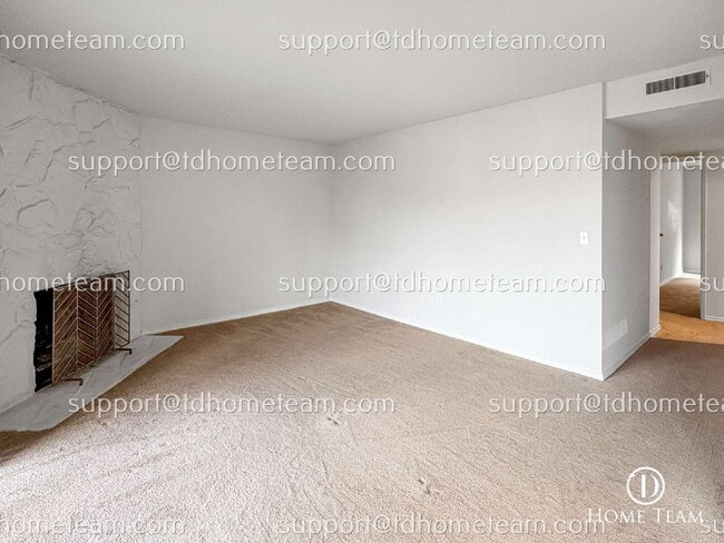Building Photo - "Chic & Cozy 2-Bed Condo Retreat in Kirkland - 923 Sq Ft of Modern Living!"