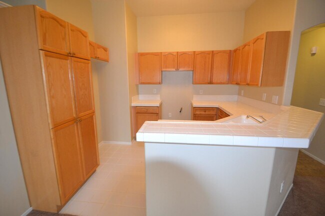 Building Photo - 42404 Blossom Dr