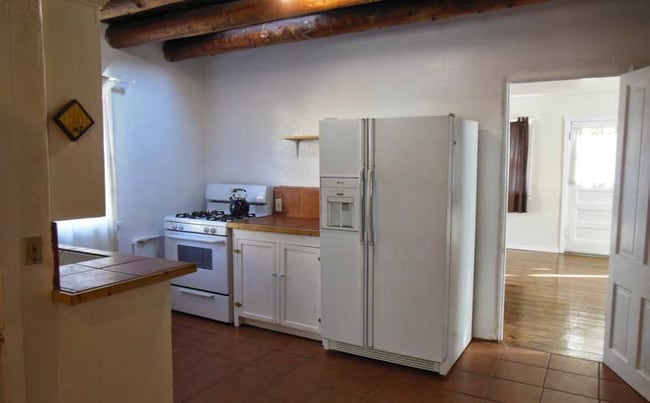 Building Photo - 523 Agua Fria St