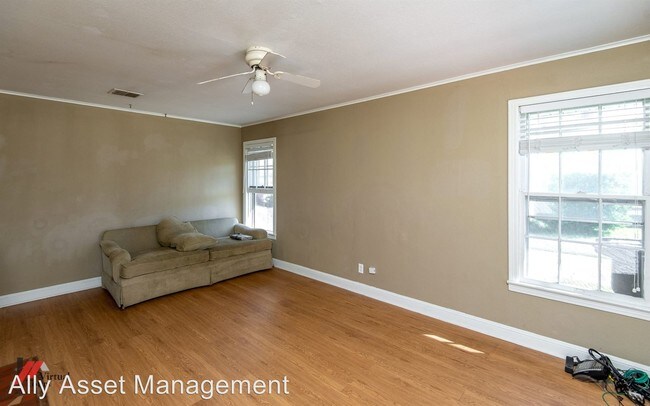 Building Photo - 2 br, 1 bath Apartment - 1015 Delhi