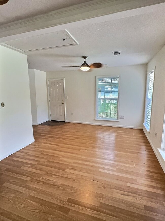 Foto del edificio - Charming 3-Bedroom, 2-Bathroom Home in Oce...