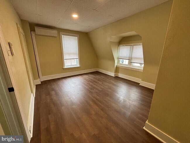 Foto del edificio - 130 E 4th St