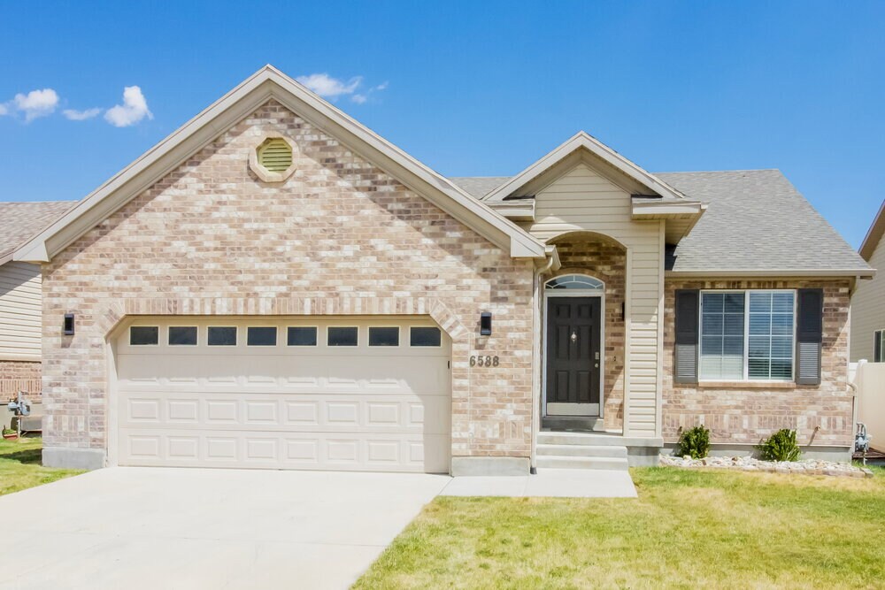 Foto principal - 6588 Oak Bridge Dr