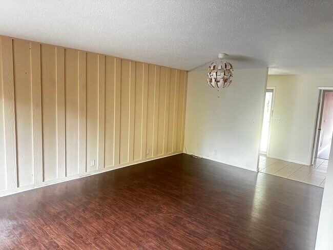 Foto del edificio - 252 Crown Oaks Way