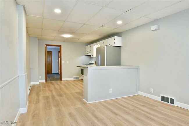 Building Photo - 401 Williams St SE