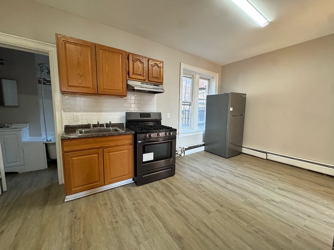 Building Photo - 576 S 11th St