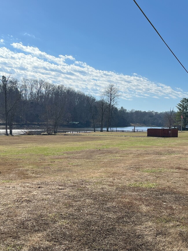 Building Photo - Waters Edge Apartment Homes