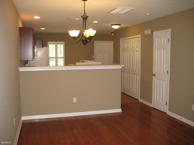 Building Photo - 3 br, 2.5 bath Townhome - 8686 Grassy Oak Trl