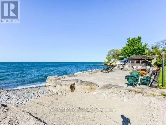 Photo du bâtiment - 8 Lakeshore Dr
