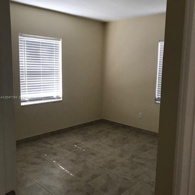 Foto del edificio - 1632 NE 183rd St