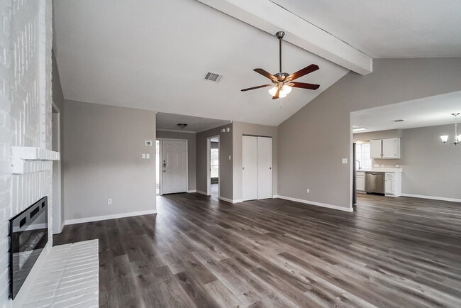 Building Photo - 16311 Alametos Dr