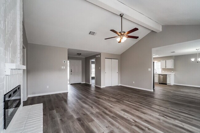 Foto del edificio - 16311 Alametos Dr