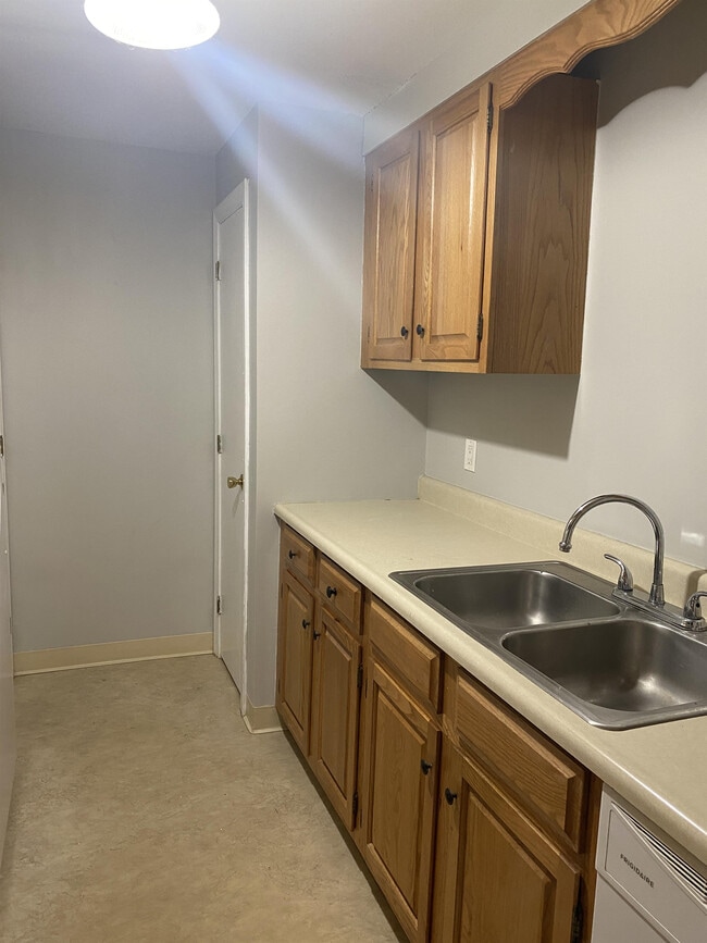 27 Ernest Ave, Exeter, NH 03833 Townhome Rentals in Exeter NH