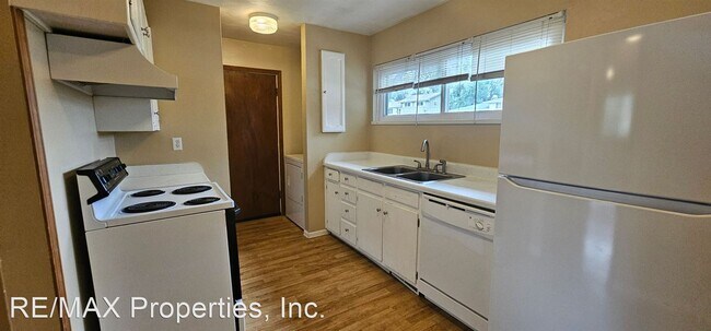 Building Photo - 3 br, 1 bath House - 123 Lawrence Ave