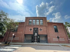 Building Photo - 71 Fulkerson St