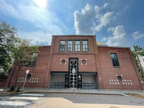 Building Photo - 71 Fulkerson St